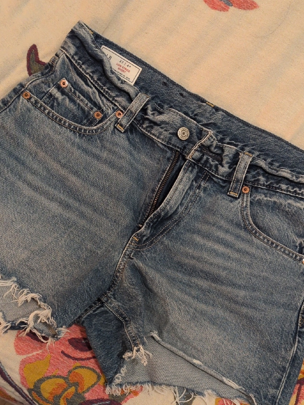GAP Low Stride Short in Light Blue Denim